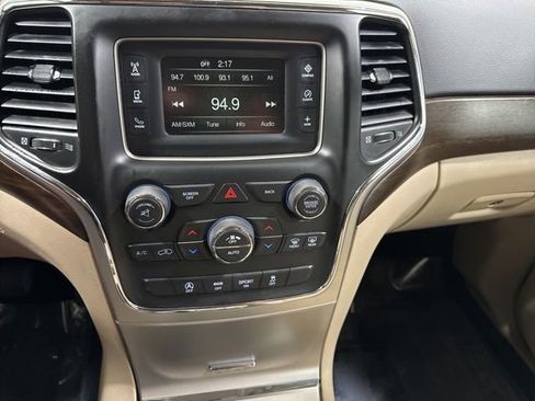 Used 2016 Jeep Grand Cherokee Laredo w/ Quick Order Package 23E AWD/4WD image 16