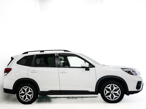 Used 2019 Subaru Forester Premium AWD/4WD image 5