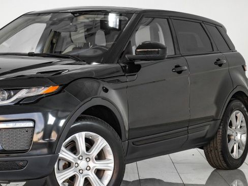 Used 2017 Land Rover Range Rover Evoque SE Premium image 58