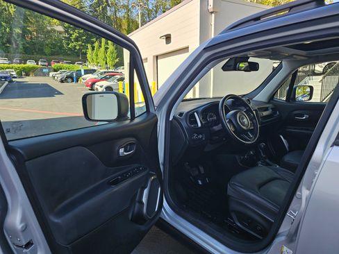 Used 2019 Jeep Renegade Limited w/ UConnect 8.4 Nav Group AWD/4WD image 22