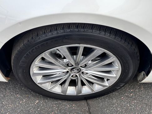 Certified 2017 Toyota Avalon Limited image 7