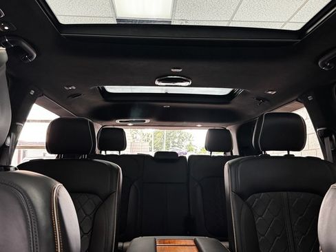 Certified 2022 Jeep Grand Wagoneer Series III AWD/4WD image 9