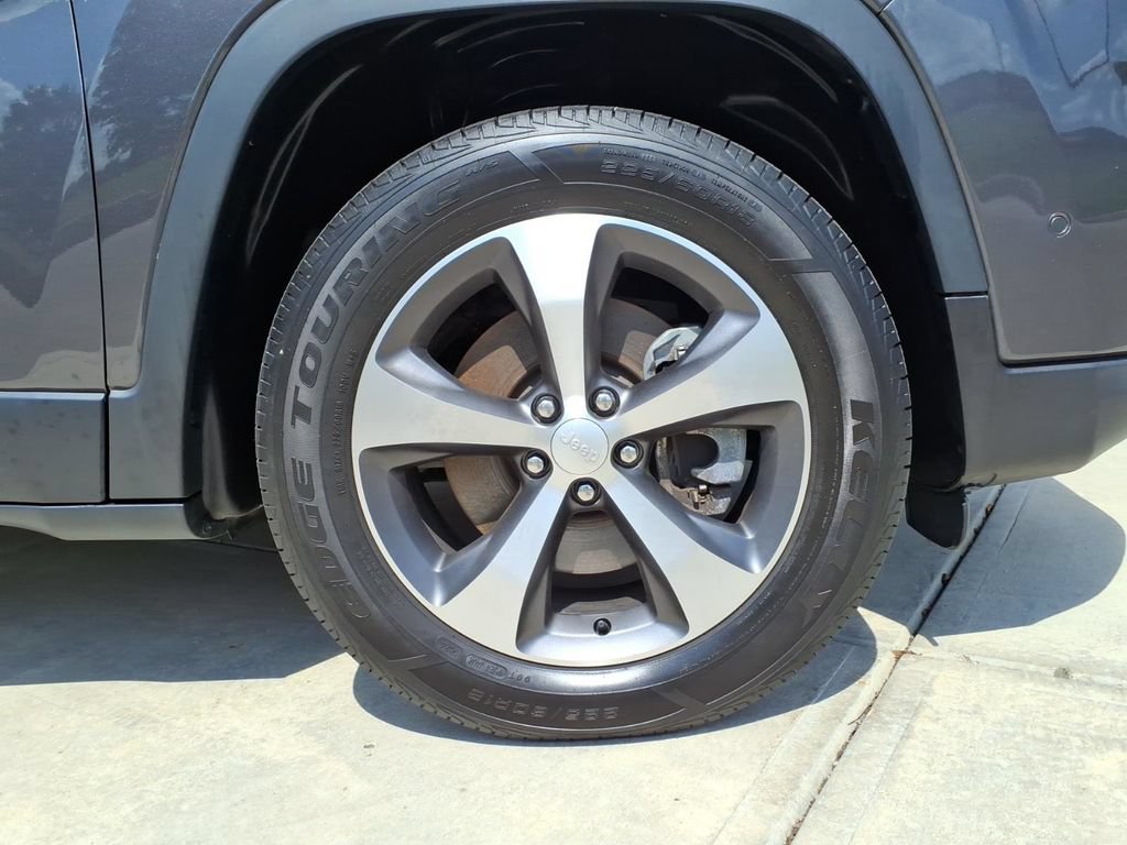 Used 2021 Jeep Cherokee Limited AWD/4WD image 9
