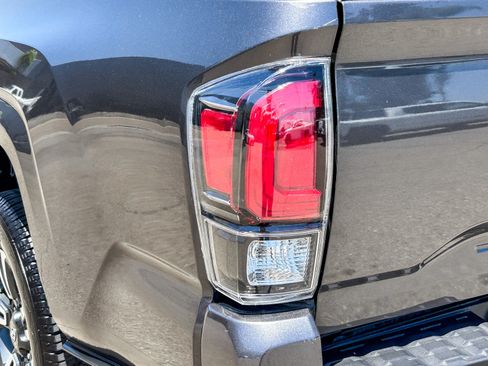 Used 2017 Toyota Tacoma SR w/ SR Convenience Package RWD image 9