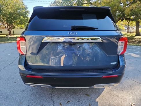 Used 2020 Ford Explorer XLT w/ Equipment Group 202A image 7