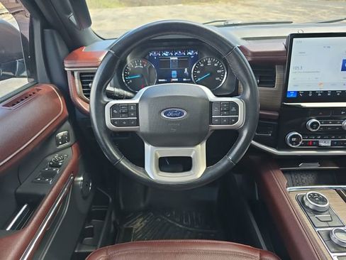 Used 2022 Ford Expedition Limited image 12