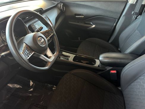 Used 2022 Nissan Kicks SV w/ Interior Electronics Package FWD image 9