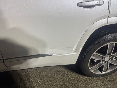 Used 2017 GMC Acadia Denali w/ Technology Package image 2