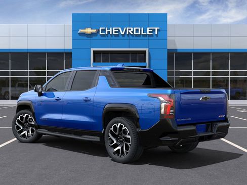 Used 2025 Chevrolet Silverado EV RST AWD/4WD image 39