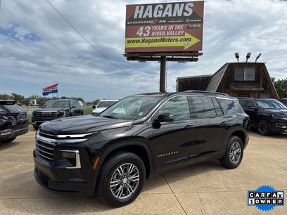Used 2025 Chevrolet Traverse LT