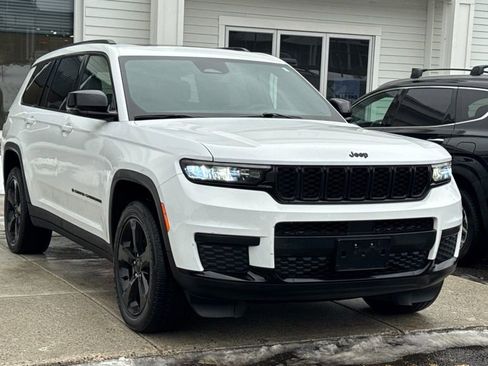 Used 2021 Jeep Grand Cherokee L Laredo image 1