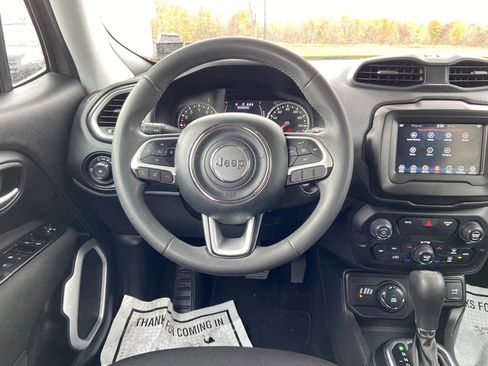 Used 2019 Jeep Renegade Latitude image 18