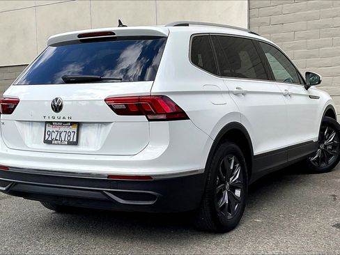 Certified 2022 Volkswagen Tiguan SE w/ Panoramic Sunroof Package image 13