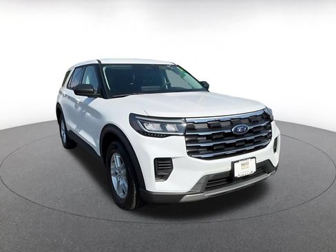 Used 2026 Ford Explorer Active AWD/4WD image 3