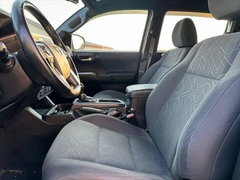 Used 2017 Toyota Tacoma TRD Off-Road w/ Tow Package AWD/4WD image 34