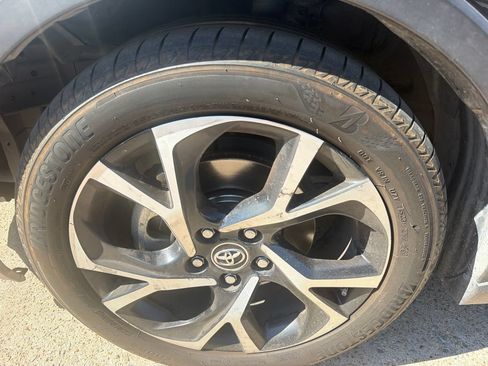 Used 2018 Toyota C-HR XLE FWD image 13