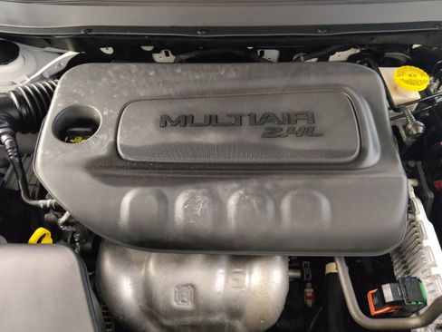 Used 2021 Jeep Cherokee Latitude FWD image 30