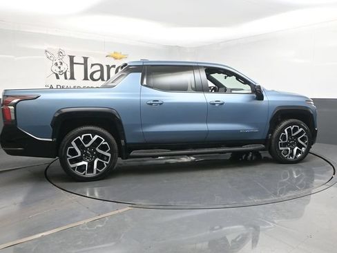 Used 2025 Chevrolet Silverado EV RST AWD/4WD image 31