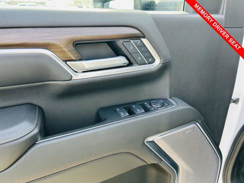 Used 2025 Chevrolet Silverado 2500 High Country w/ Technology Package image 19