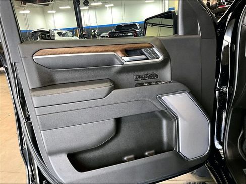 Used 2026 Chevrolet Silverado 1500 High Country AWD/4WD image 9