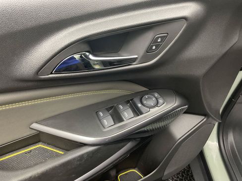 Certified 2025 Chevrolet Trax ACTIV FWD image 10