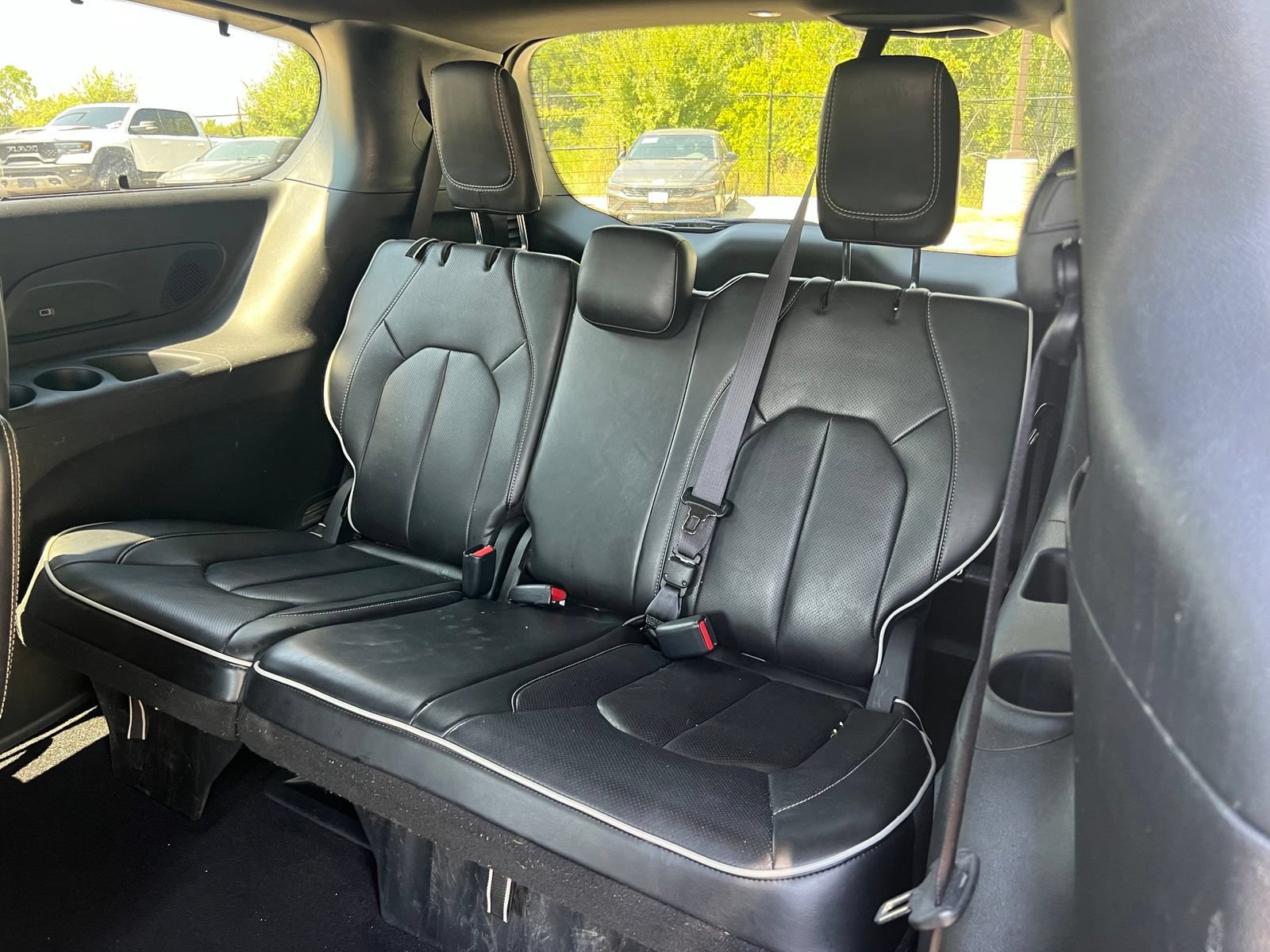 Used 2025 Chrysler Pacifica Limited FWD image 21