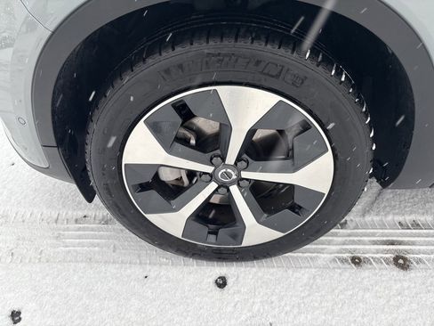 Certified 2025 Volvo XC40 B5 Plus image 13