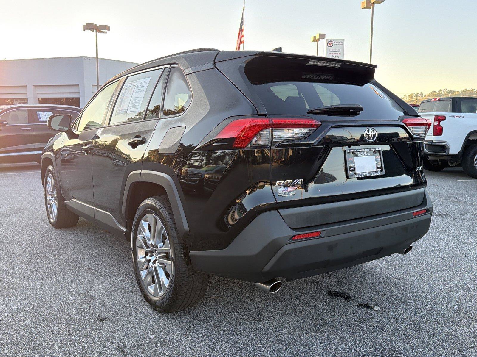 Used 2021 Toyota RAV4 XLE Premium FWD image 7