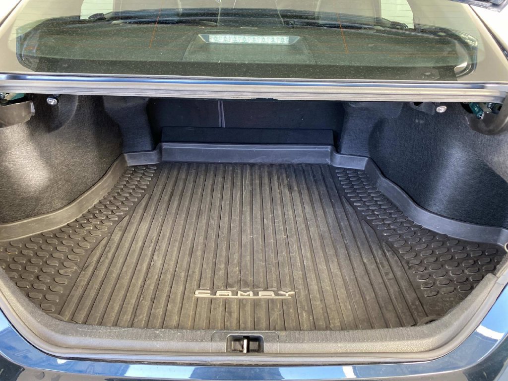 Used 2018 Toyota Camry XLE FWD image 8