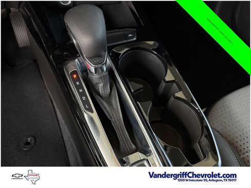 Used 2025 Chevrolet Trax LT w/ LT Convenience Package FWD image 21