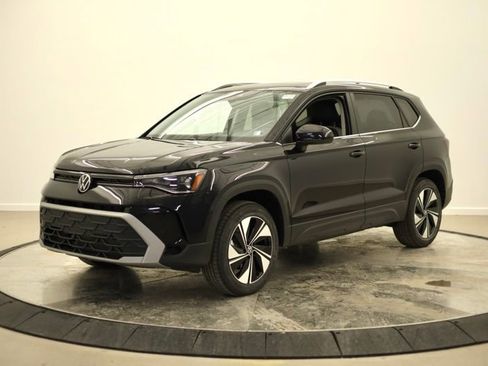 New 2026 Volkswagen Taos SE image 7