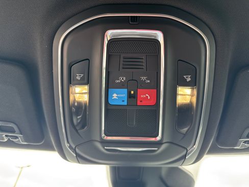 Used 2024 Jeep Grand Cherokee Laredo AWD/4WD image 10