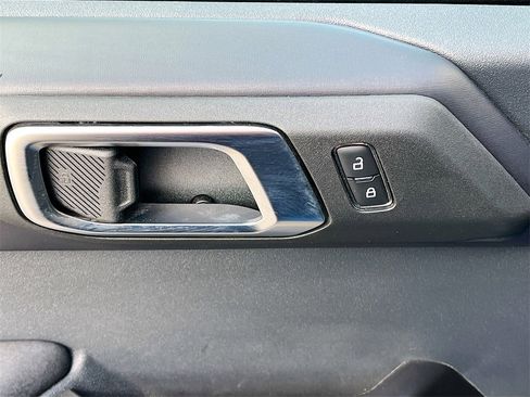 Used 2025 Ford Bronco Badlands image 18