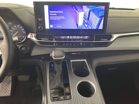 Used 2025 Toyota Sienna XLE w/ XLE Plus Package AWD/4WD image 33