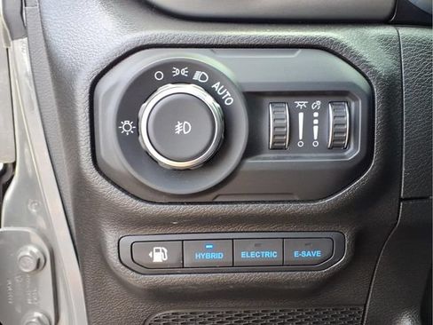 Used 2022 Jeep Wrangler Unlimited Rubicon 4xe w/ Cold Weather Group AWD/4WD image 16
