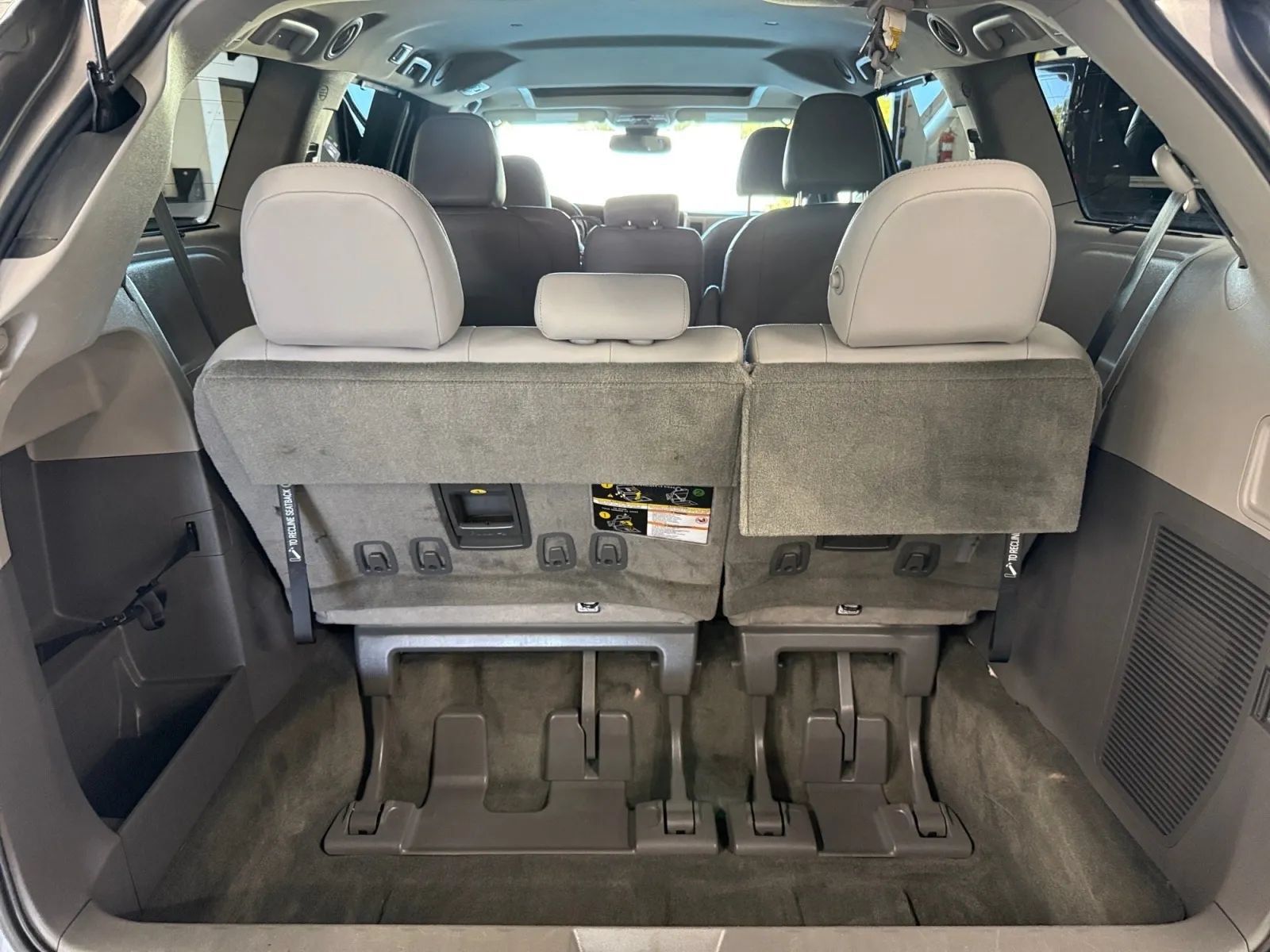 Used 2019 Toyota Sienna XLE FWD image 22