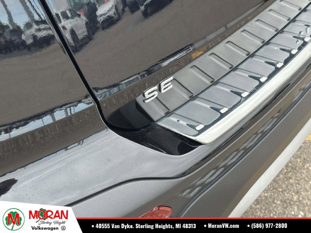 Certified 2024 Volkswagen Taos SE AWD/4WD image 9