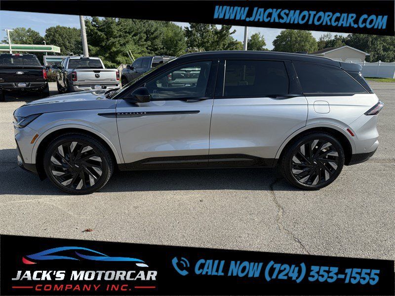 Used 2024 Lincoln Nautilus Reserve w/ Equipment Group 202A AWD/4WD image 6