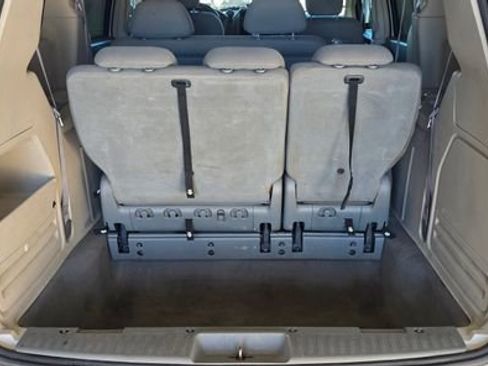 Used 2008 Chrysler Town & Country LX image 5