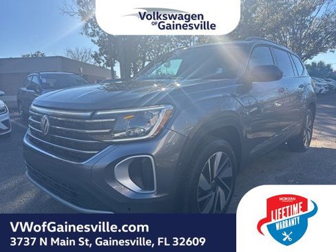 Certified 2025 Volkswagen Atlas SE image 3