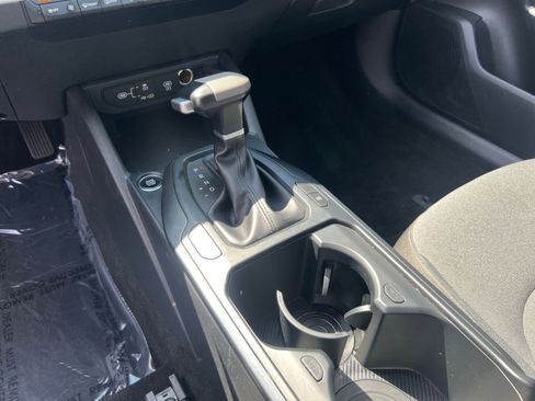 Used 2025 Kia K4 LXS image 36