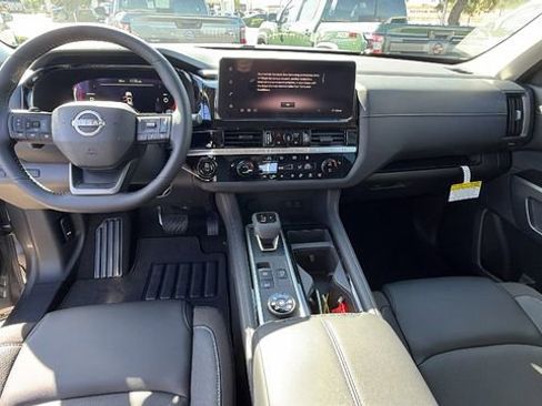 New 2026 Nissan Pathfinder SL image 18