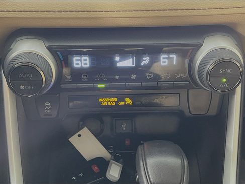 Used 2022 Toyota RAV4 XLE image 26