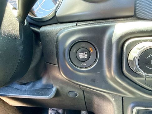 Used 2022 Jeep Gladiator Mojave AWD/4WD image 24