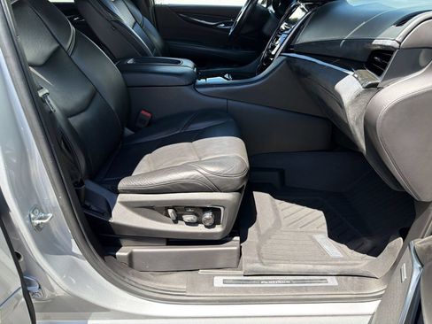 Used 2018 Cadillac Escalade Platinum AWD/4WD image 23
