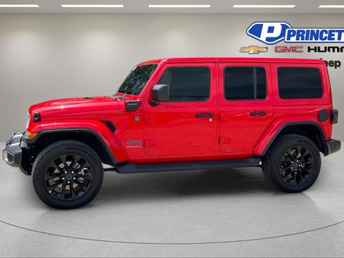 Used 2025 Jeep Wrangler Unlimited Sahara AWD/4WD image 4