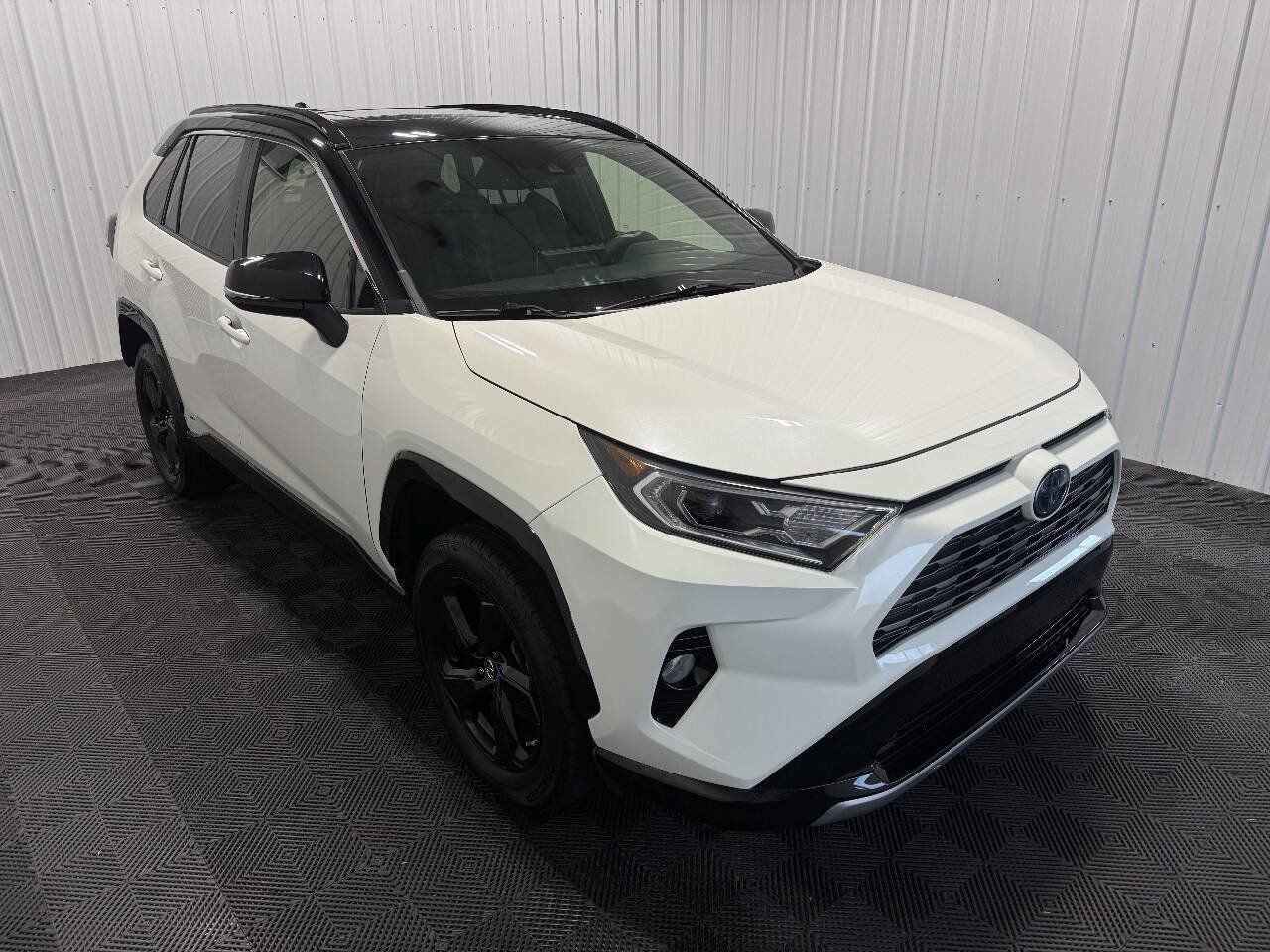 Used 2019 Toyota RAV4 XSE AWD/4WD image 2