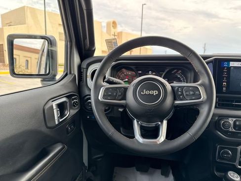 Used 2024 Jeep Wrangler Unlimited Sahara image 13