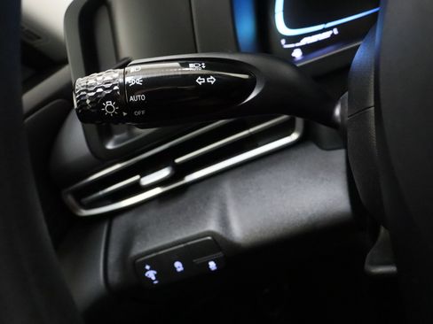 Used 2025 Hyundai Elantra SE image 23