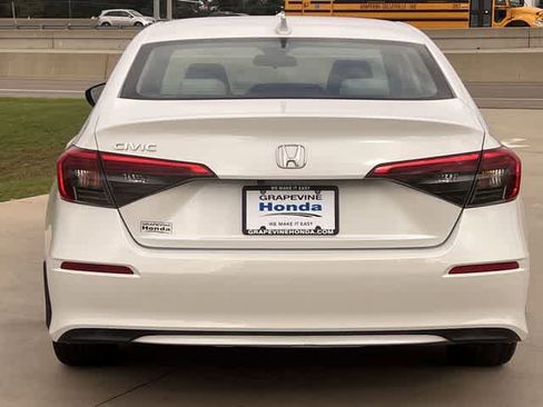 Used 2022 Honda Civic LX image 6